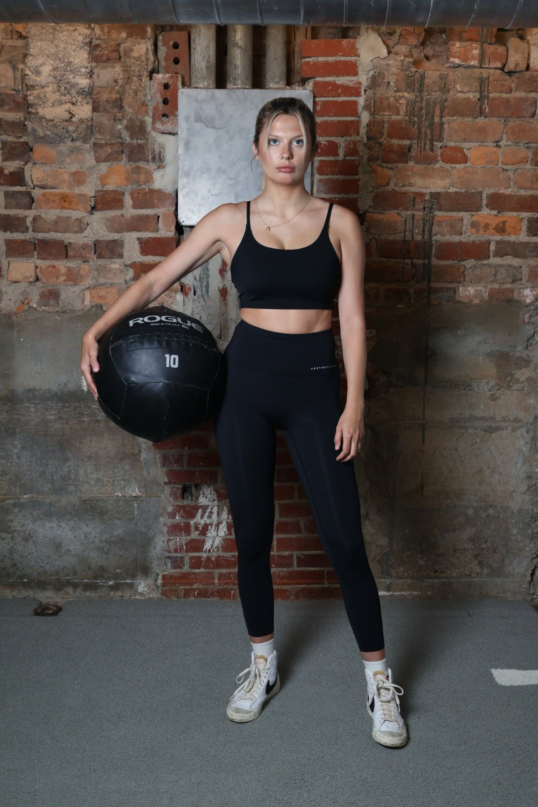 Black Simplicity Leggings – Aesthetic Built